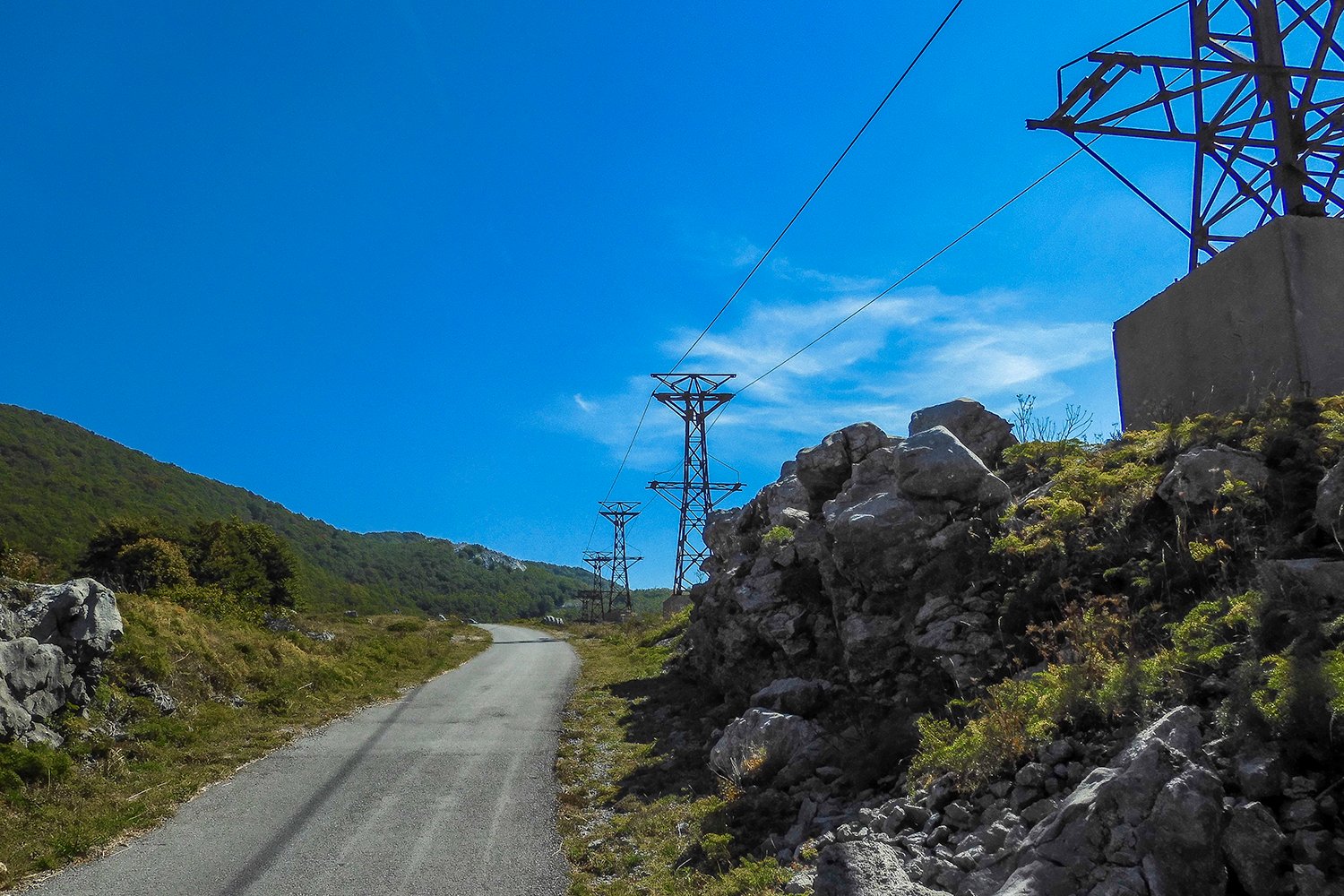 IZ FJORDA ZAVRATNICA NA CESTU S POGLEDOM 12